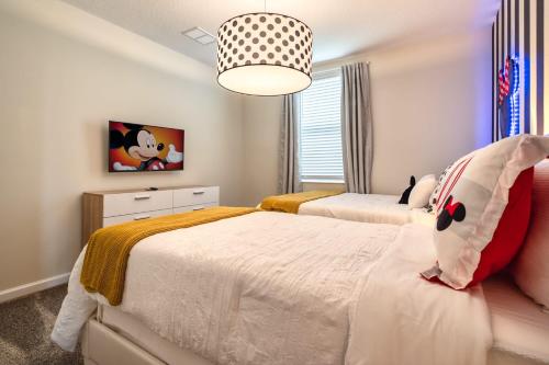Modern Condo with themed bedroom Mickey near Disney