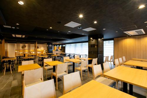 Restaurant, Hotel Wing International Premium Kyoto Sanjo in Gion