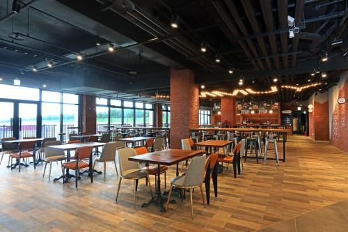 Restaurant, T11T12 Hotel in Houli District