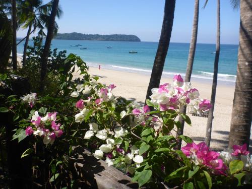 Private House Ngapali Beach Front 4 Rent