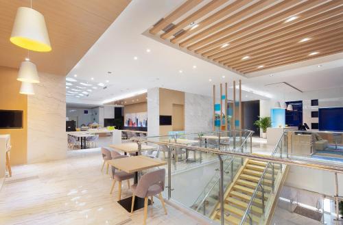 Holiday Inn Express - Qingdao West Coast, an IHG Hotel photo 1