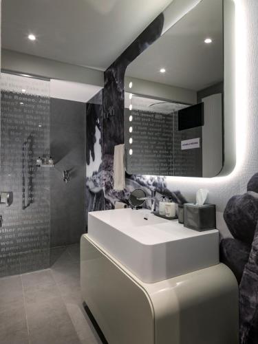 Bathroom, Lords of Verona Luxury Apartments in Verona