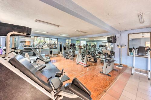 Condo in Plaza Nautica < 1 Mile to The Arch! - image 5