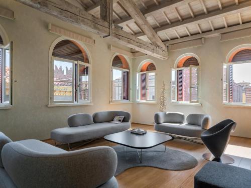 Lords of Verona Luxury Apartments - image 9
