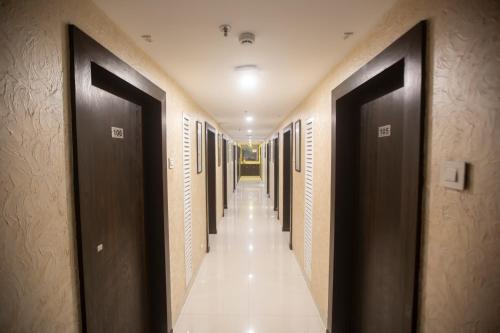 Hotel Singh`s By WB Inn, Vashi, Navi Mumbai