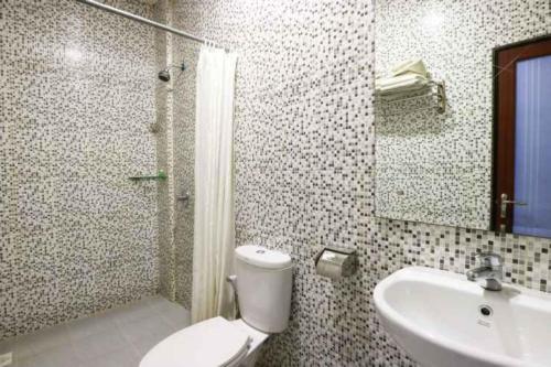 Blitz Hotel Tanjung Uncang - 화장실
