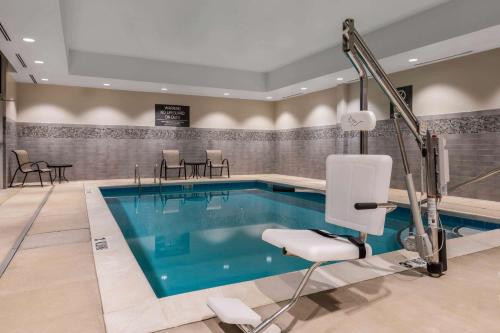La Quinta Inn & Suites by Wyndham Greensboro Airport - image 8