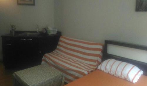 Room in Guest room - Chan Kim Don Mueang Guest House, located in Pak Kret