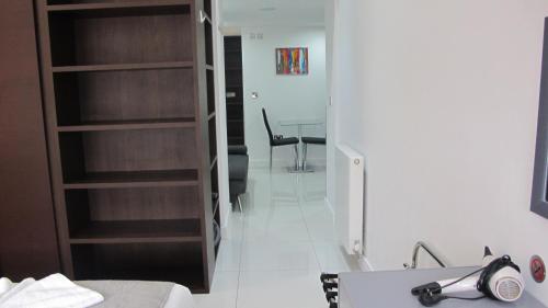 BLOOMSBURY APARTMENTS - image 8