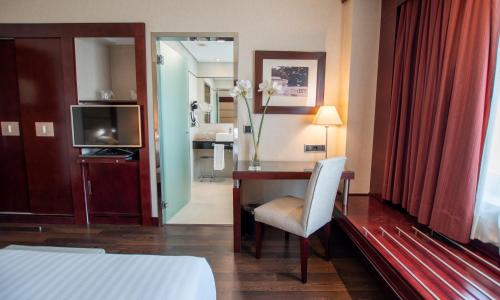 Hotel Andalucía Center, Гранада (фото 4)