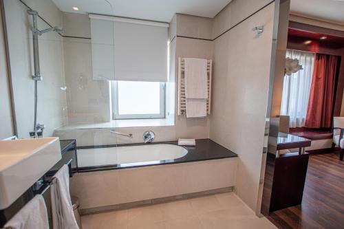 Hotel Andalucía Center - image 3