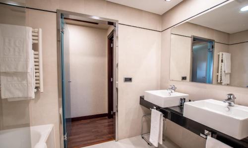 Hotel Andalucía Center - image 12