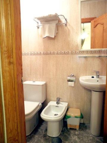 Hostal Delfin Verde - image 12