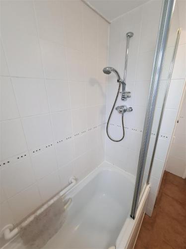 3 Bedroom Apartment Coventry - Hosted by Coventry Accommodation