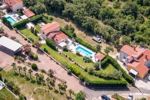 Three-Bedroom Townhouse room in Holiday Home Ripenda Kras (676)