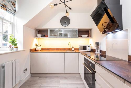 Feversham House - image 6