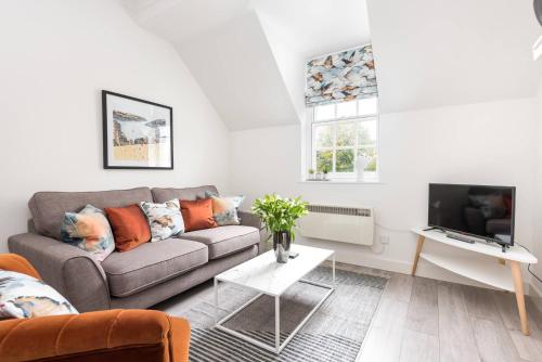 Feversham House - image 2