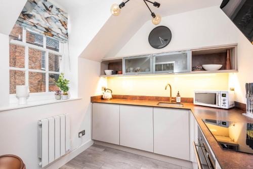 Feversham House - image 7