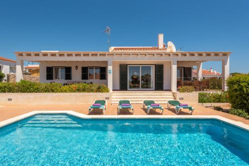  Villa Poppy in Sant Lluis