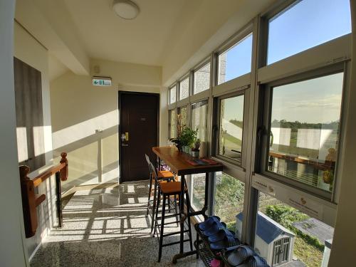 My happiness baking room near Yanzihkou Trail (Swallow Grotto)