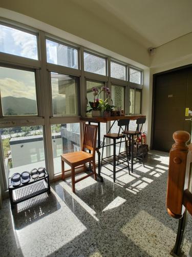 My happiness baking room near Yanzihkou Trail (Swallow Grotto)