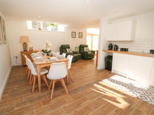 Oak Cottage - image 10