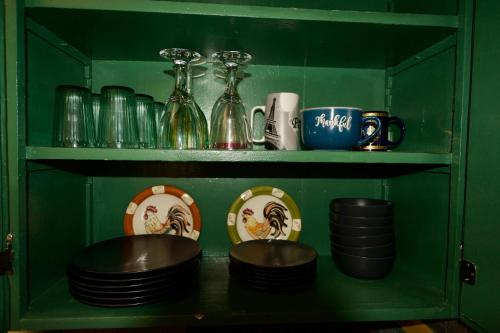Cozy Main Street Cottage - image 2