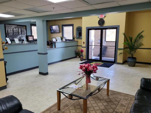 ล็อบบี้, ซูเปอร์ 8 บาย วินด์แฮม นิวคัมเมอร์สทาวน์ (Super 8 By Wyndham Newcomerstown) in นิวคัมเมอร์สทาวน์ (OH)