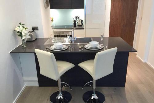 **luxury One Bed** With Private Parking, Mortlake, London