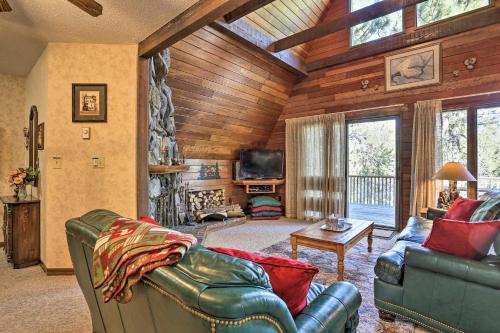 Cozy Black Hills Nature Retreat with Private Deck!