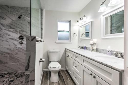 Retreat with Sunroom and Grill 1 4 Mi to Beach! - image 8