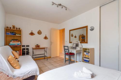 Guestroom, Nice and calm villa with garden in Bagatelle Montpellier - Welkeys in Ovalie