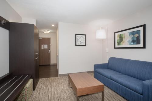 Holiday Inn Express Hotel & Suites Longmont, an IHG Hotel