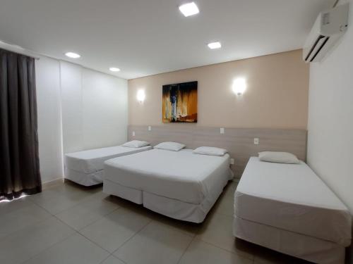 1 double bed, 2 twin beds