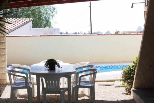 Villa pareada con piscina y acceso privado cerca pueblo y playa aa wifi