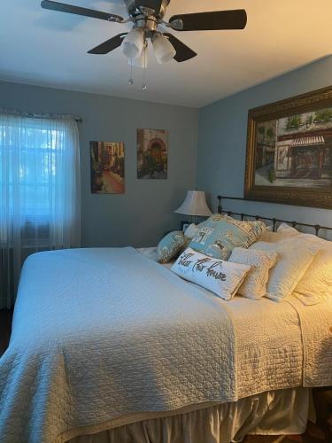 Chic Cottage 1.7 miles to Downtown Highlands