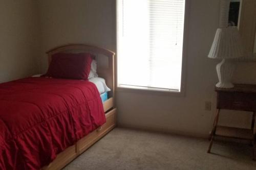 This 3 bedroom 2 Bath home sleeps 6 has everything you need for your vacation! - image 6
