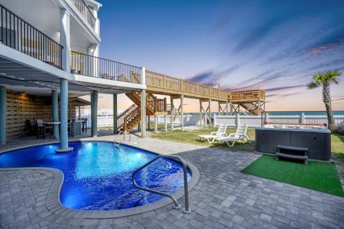Ocean Breeze - Ocean Front, 7 Bedroom in Myrtle Beach, USA