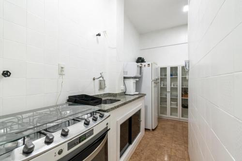 Omar do Rio - BT 207 Moderno 2 Quartos com Garagem, Internet 240mbps, Smart TV com WorkStation, 05 m