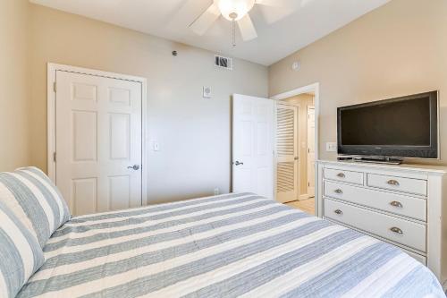 Splash Beach Resort #1702-W by Book That Condo - image 5