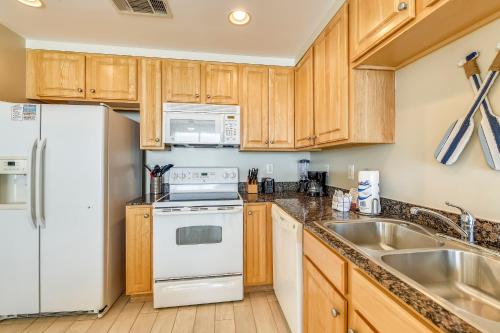 Splash Beach Resort #1702-W by Book That Condo - image 6