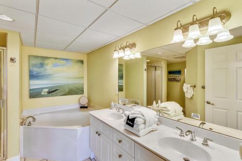 Emerald Beach #636 by Book That Condo - image 9