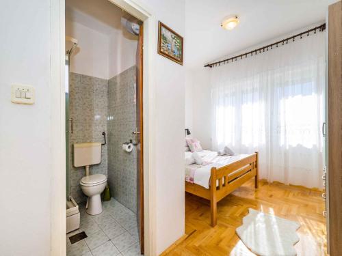 Holiday home in Jasenice 33303 - image 9