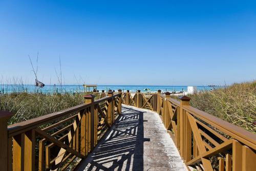 Grand Panama Beach Resort #1808-1 by Book That Condo - image 14