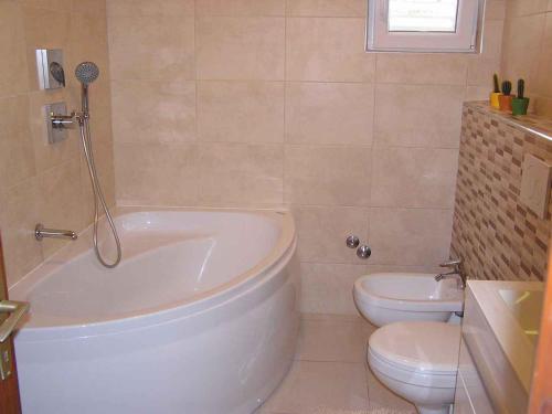 Apartment image 5