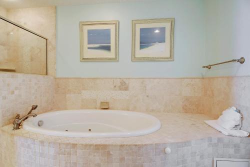 Grand Panama Beach Resort #2202-1 by Book That Condo - image 7