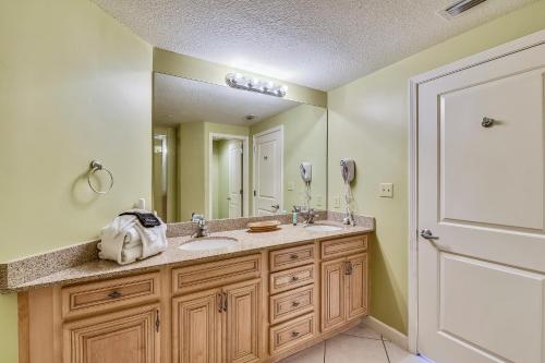Marisol Condominiums #202 by Book That Condo - image 6