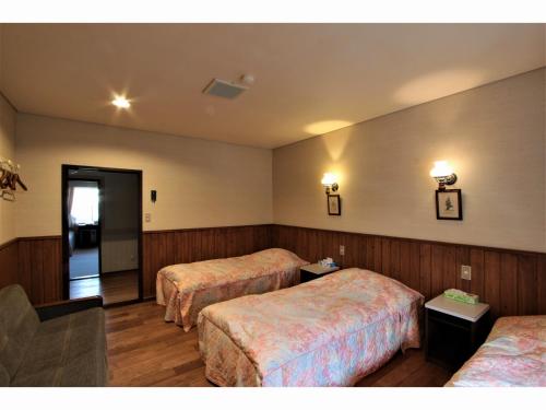 Triple Room with Sofa Bed image 5