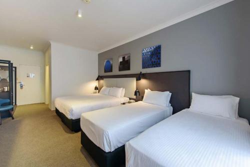 Silkari Urban CKS Sydney Airport Hotel - image 8