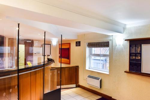 OYO Tyger Inn Derby - image 13